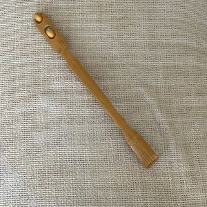 Back scratcher
